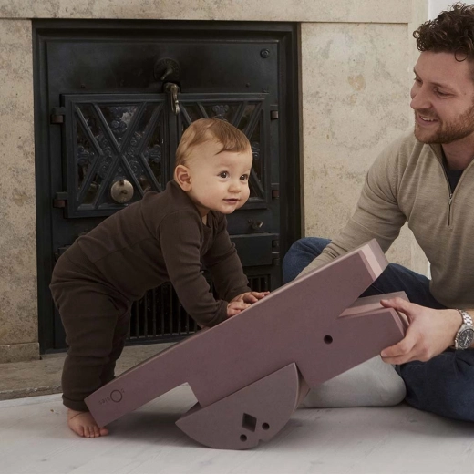 Un jouet d’équilibre qui grandit avec l’enfant