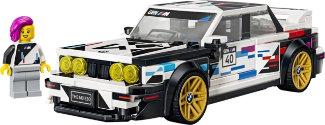 Apparence authentique de la BMW M3 (E30) avec graphismes motorsport