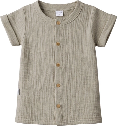 Chemise boutonnée pour un habillage facile