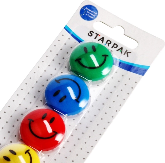 Un smiley joyeux qui attire l’attention au premier regard