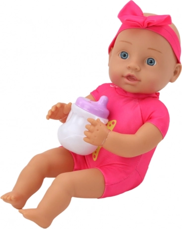 Adorable poupée vêtue de rose