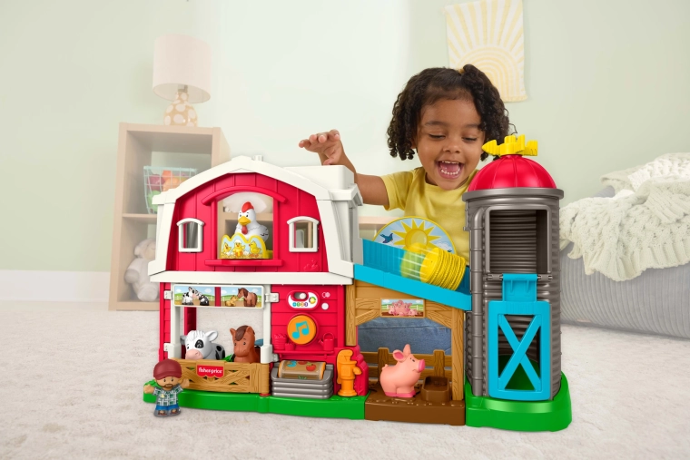 Grange à deux niveaux avec silo et rampe