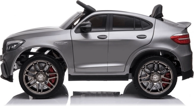 Confort et stabilité : suspension, roues EVA et siège en cuir