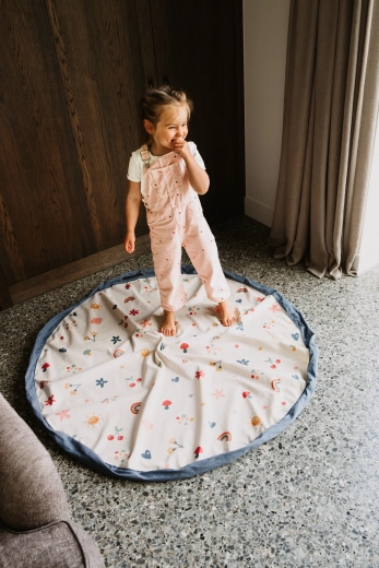 Grande surface de 140 cm pour jouer confortablement