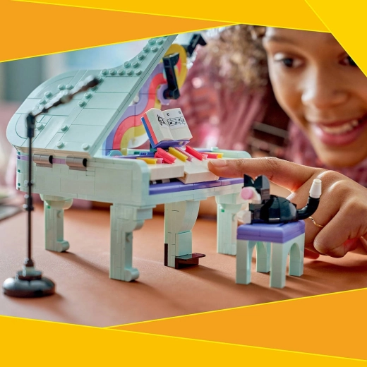 Un piano riche en détails soignés