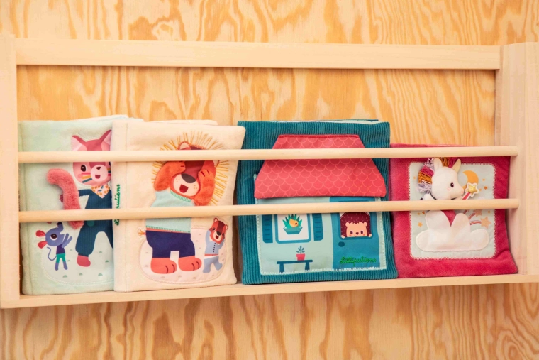 Un livre en tissu pratique, à la maison comme en voyage