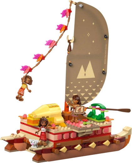 Bateau à double coque et voile en tissu
