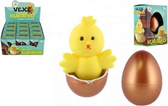 Poussin en éclosion dans un œuf