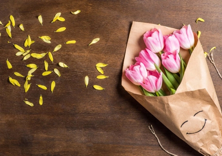 Enveloppe colorée C6 avec motif de tulipes