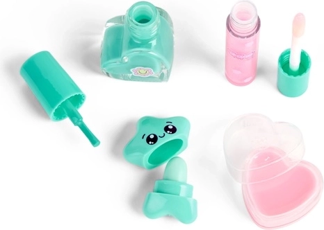 Mini cosmétiques et accessoires à base d’eau