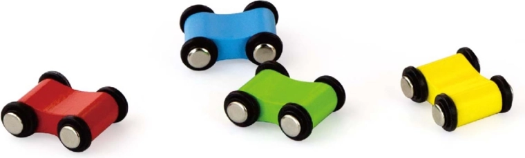 Quatre petites voitures en bois incluses