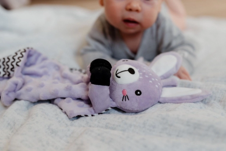 Hochet intégré pour une stimulation auditive douce