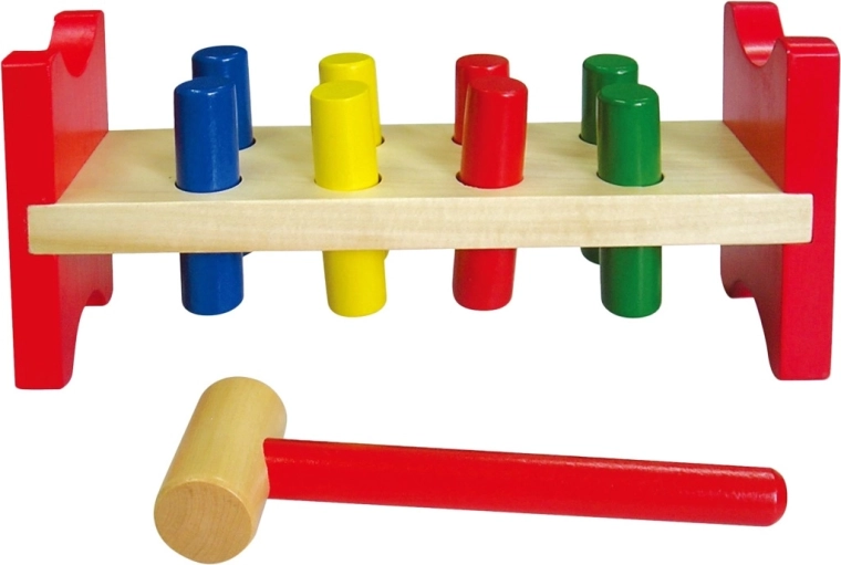 Banc à marteler avec chevilles