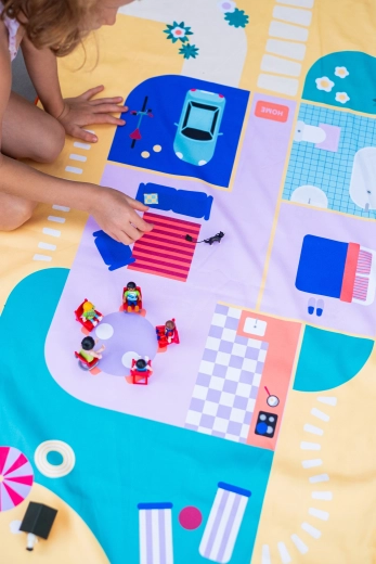 Quut serviette pour enfants 2-en-1 maison de poupées, taille L 180 × 100 cm