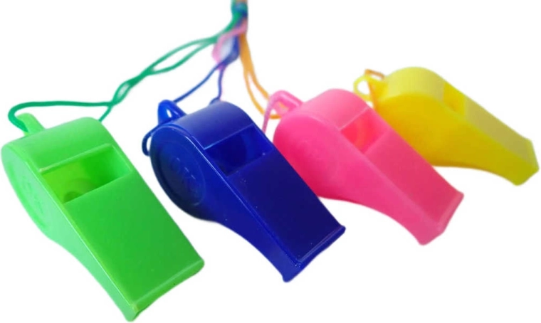 Sifflet sportif en plastique Acra avec cordon - 1 pièce