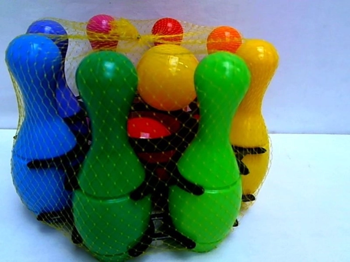 Mini quilles dans un panier