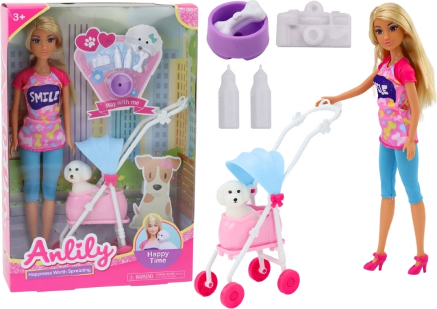 Poupée Anlily avec son chien dans une poussette