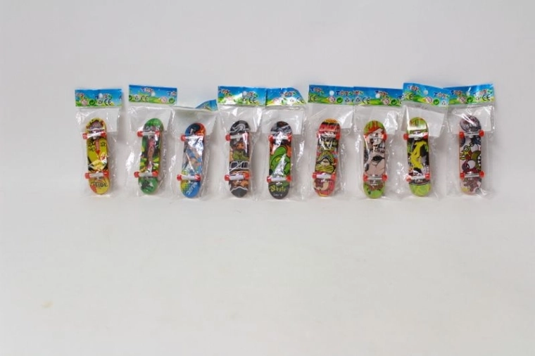 Mini skateboard avec motif graffiti