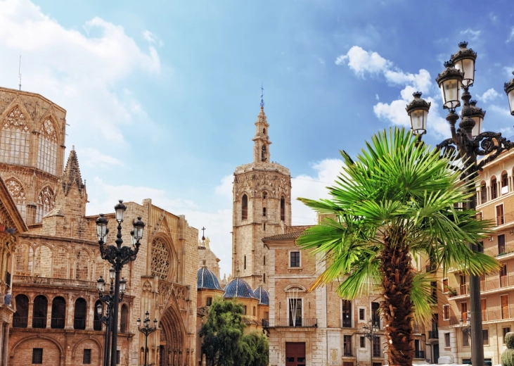 RAVENSBURGER puzzle Place de la Vierge Marie 1000 pièces