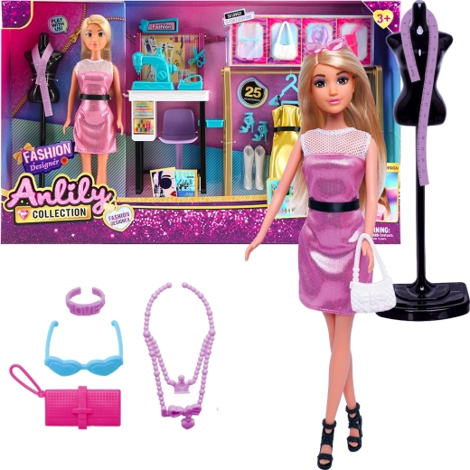 Styliste de mode avec machine à coudre et 25 accessoires