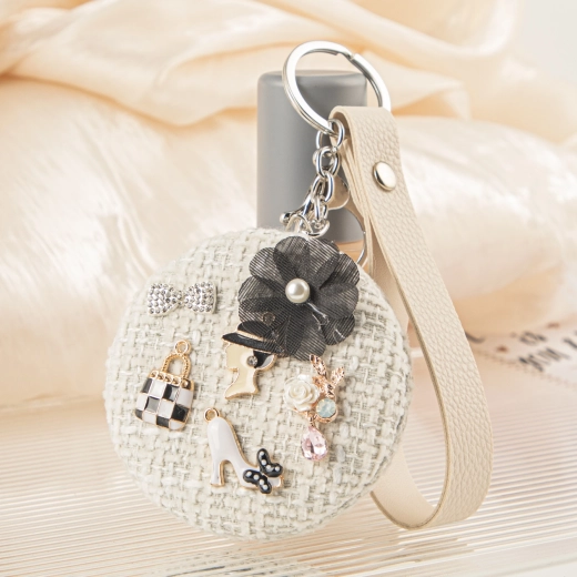 Miroir de poche icône de la mode en tweed crème avec breloques