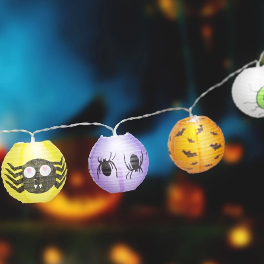 Guirlande lumineuse d'Halloween avec lanternes citrouilles