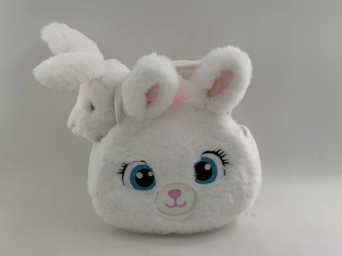 Lapin en peluche dans un sac à main en forme de lapin