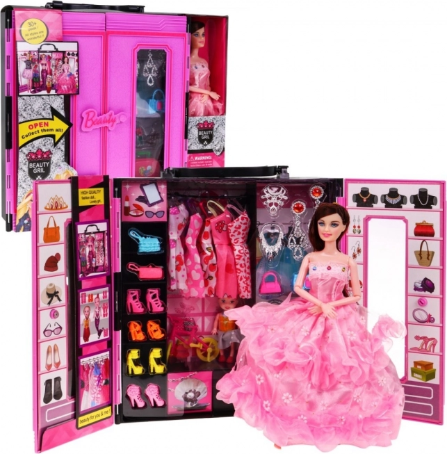 Garde-robe avec poupée