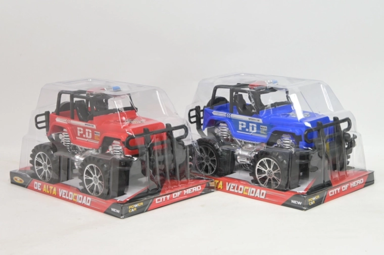 Petite voiture tout-terrain motorisée