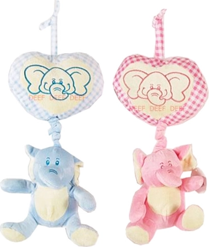 Éléphant en peluche avec petit cœur
