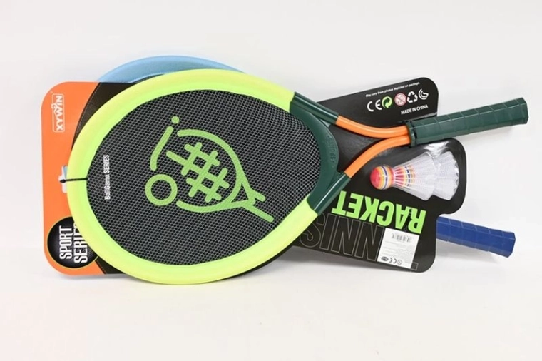 Ensemble de grandes raquettes de badminton avec 2 volants