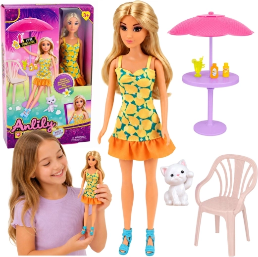 Poupée fashion Anlily en robe jaune avec mobilier de jardin, parasol et petite chatte