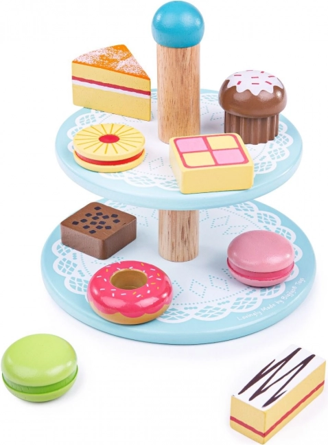 Support en bois avec gâteaux jouets