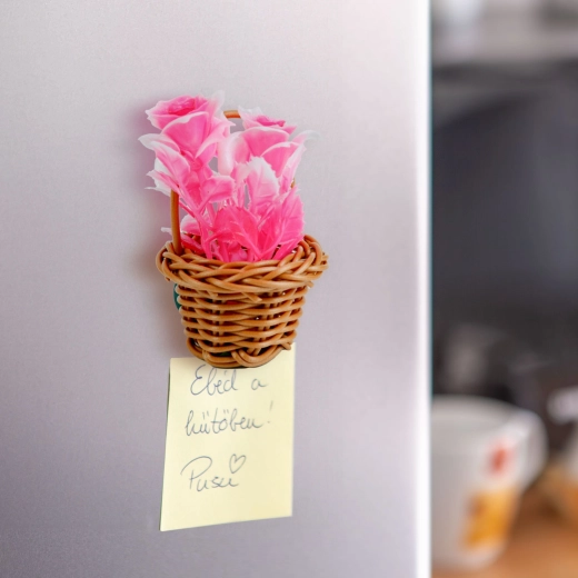 Décoration magnétique en fleurs artificielles dans un panier - 1 pièce