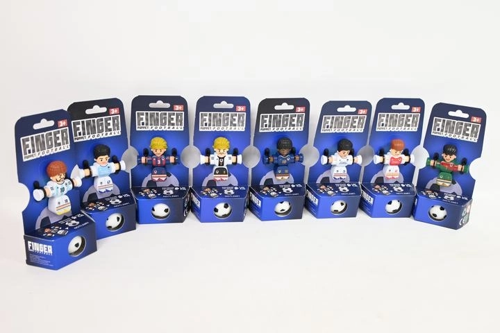 Figurine de footballeur avec ballon (16 variantes)