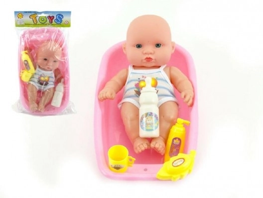 Bébé dans la baignoire