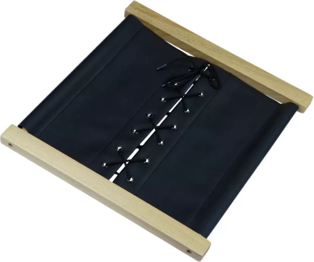 Cadre d’habillage – laçage des lacets (Montessori)