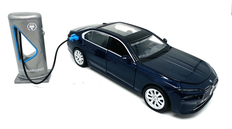 MSZ BMW i7 modèle de voiture 1/32 avec lumière et son - 1 pièce