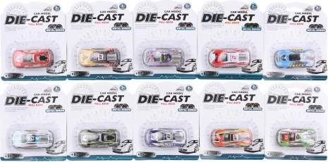 Petite voiture de course en métal sur carte