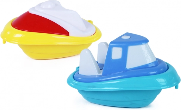 Ensemble de petits bateaux en plastique pour l'eau et le sable