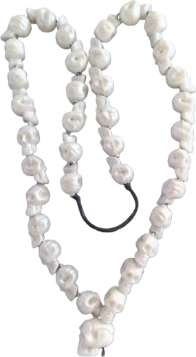 Collier de fête avec motif de squelette