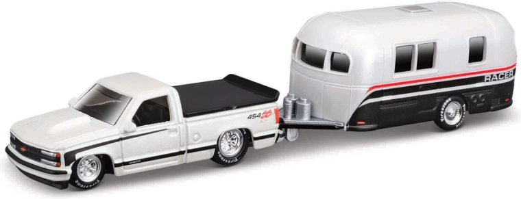 Maisto Design Tow & Go Chevrolet 454 SS pick-up avec caravane 1:64