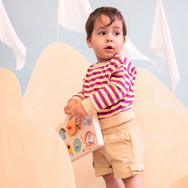 Panneau en bois avec activités aventures en voyage