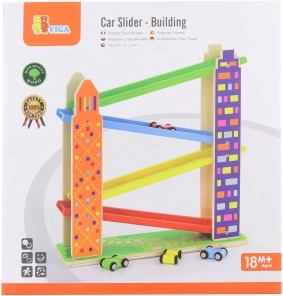Piste en bois avec petites voitures