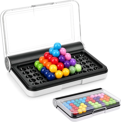 Jeu de logique avec pièces colorées et plateau de jeu