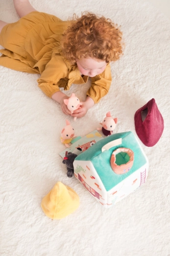 Maison en tissu Lilliputiens avec le conte du Loup et des Trois Petits Cochons