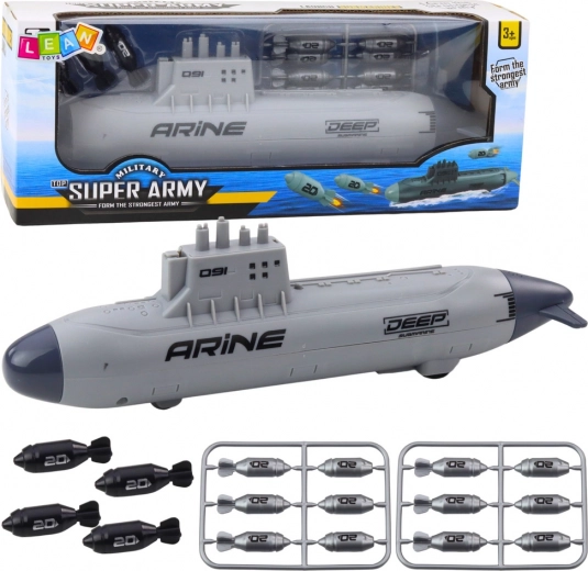 Sous-marin gris avec torpilles et mécanisme 28 cm