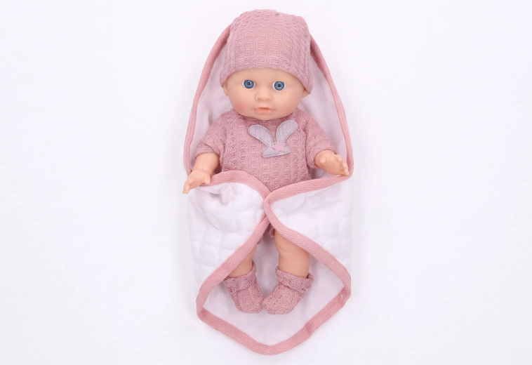 Bébé dans une couverture 20 cm