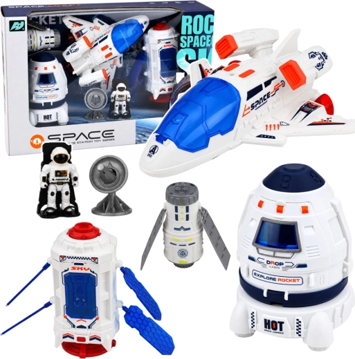 Ensemble spatial avec navette, satellite, capsule, antenne de communication et astronaute