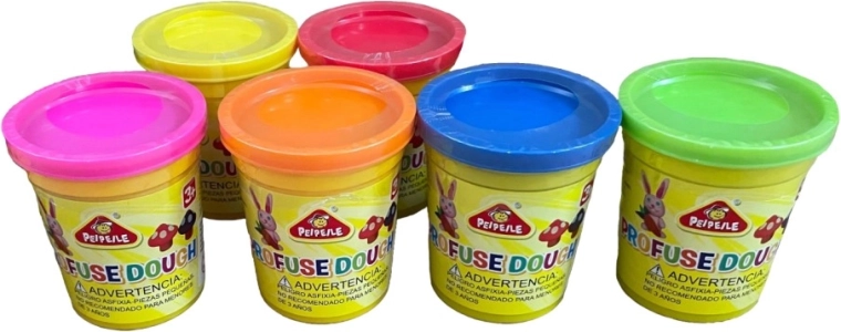 Pâte à modeler en pot pour enfants